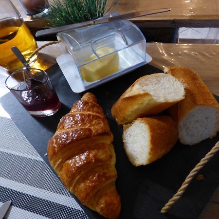 לינה וארוחת בוקר Montbizot Les Petites Brosses מראה חיצוני תמונה